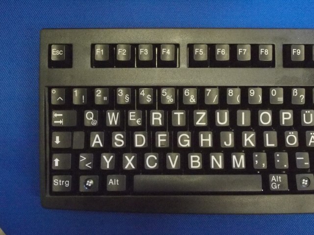 Tastatur mit grosser, kontrastreicher Beschriftung